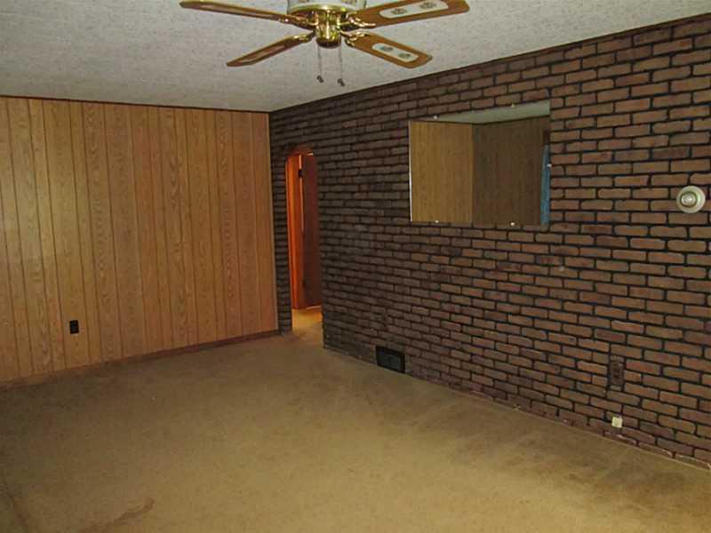 112 Kaltenbaugh Road Renfrew, PA 16053 - Photo 4 of 24 Living Room.