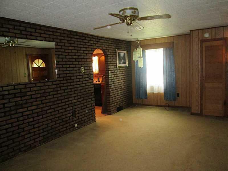 112 Kaltenbaugh Road Renfrew, PA 16053 - Photo 6 of 24 Living Room.