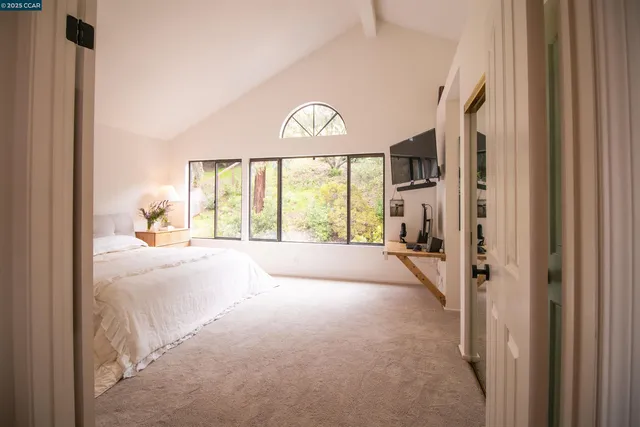 a view of an entryway with a livingroom