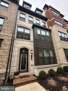 $5,250 | 209 Market Square Northwest, Unit 17, Vienna, VA 22180