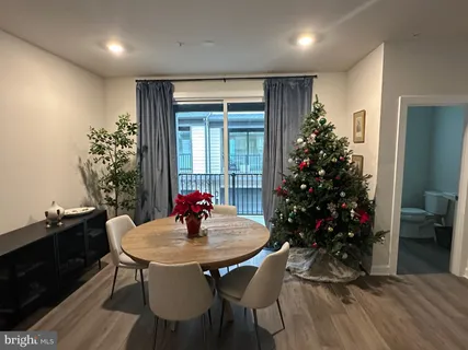 $5,250 | 209 Market Square Northwest, Unit 17, Vienna, VA 22180