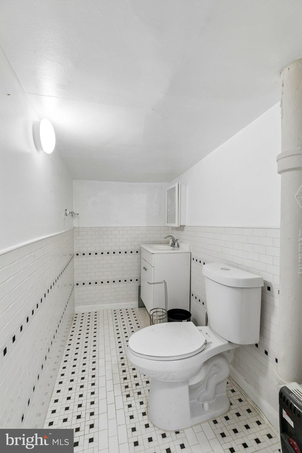 527 South 7th Street, Unit 1 Philadelphia, PA 19147 - Photo 26 of 33 Sleek, modern bathroom with elegance.