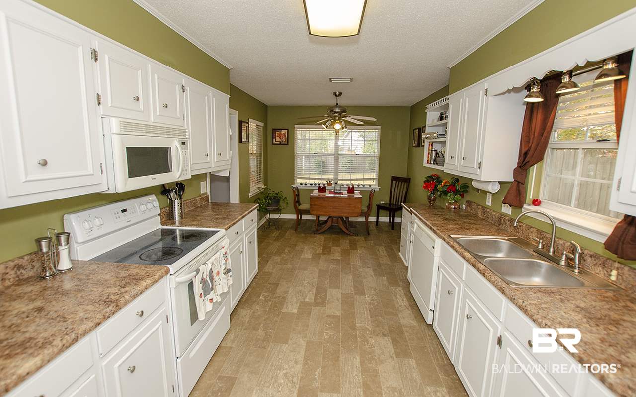 2804 Brookside Drive Mobile, AL 36693 - Photo 12 of 27 Kitchen