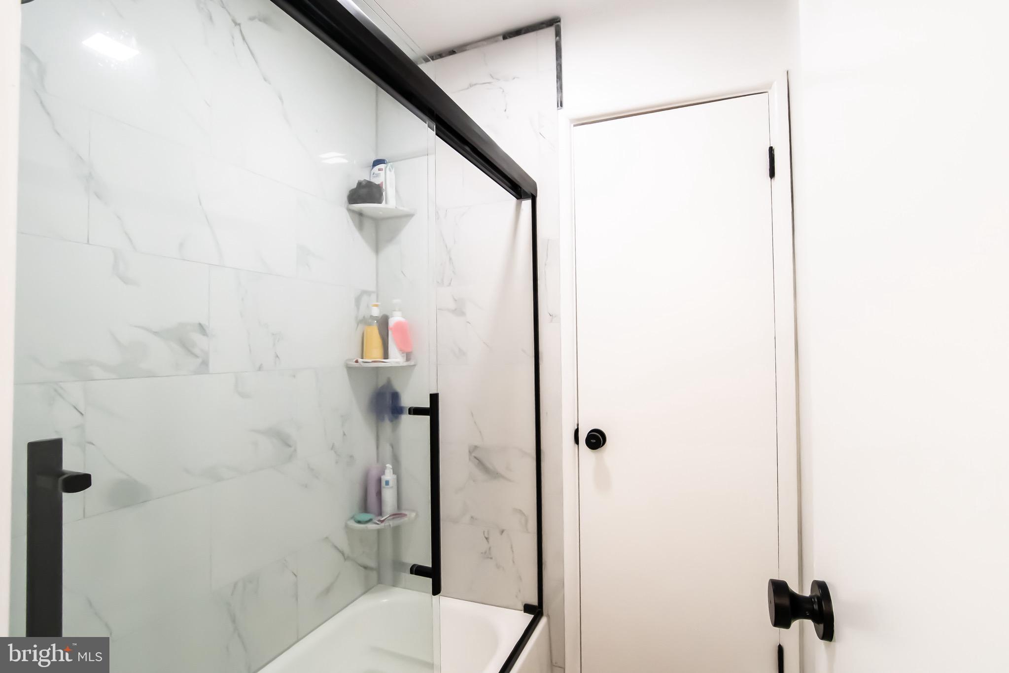 10551 Twin Rivers Road, Unit F2 Columbia, MD 21044 - Photo 8 of 21 Newly renovated Jack and Jill bath.