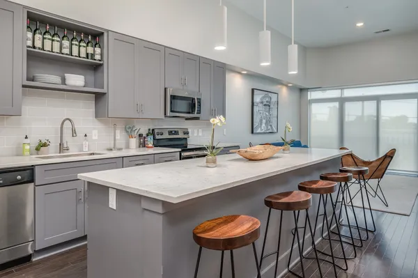 $2,300 | 2407 8th Avenue South, Unit 211, Nashville, TN 37204