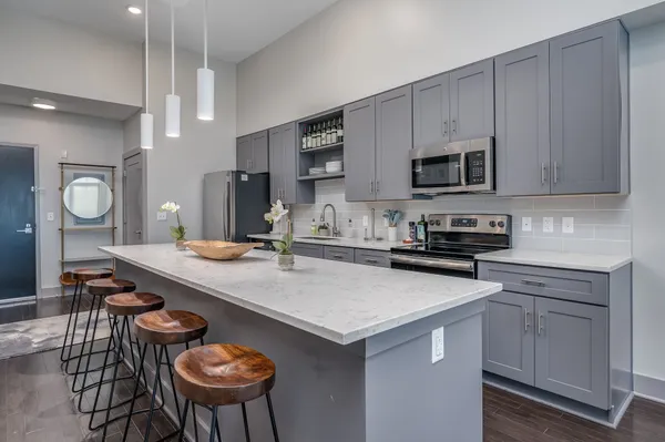 $2,300 | 2407 8th Avenue South, Unit 211, Nashville, TN 37204