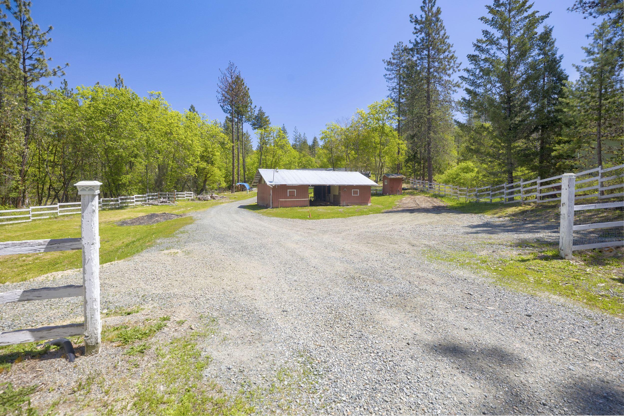 2000 Stringer Gap Road Grants Pass, OR 97527 - Photo 29 of 50 Barn