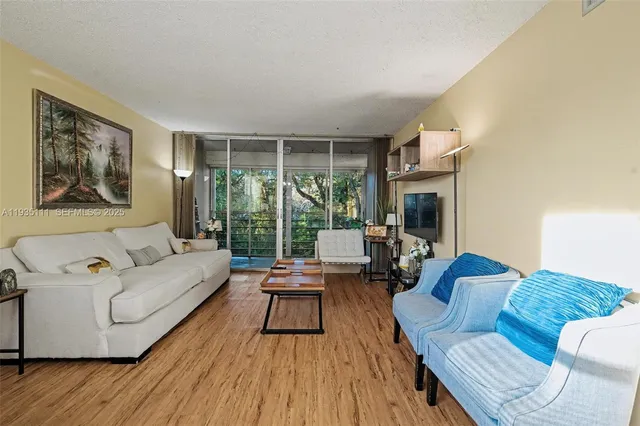 $220,000 | 9440 Live Oak Place, Unit 404, Davie, FL 33324