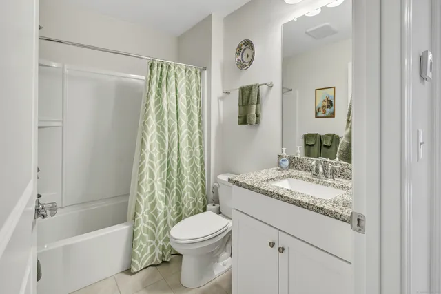 $759,900 | 930 Tillinghast Drive, Unit 930, Oxford, CT 06478