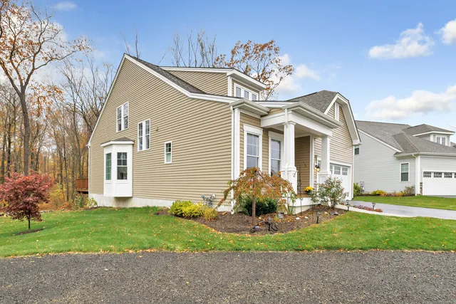 $759,900 | 930 Tillinghast Drive, Unit 930, Oxford, CT 06478