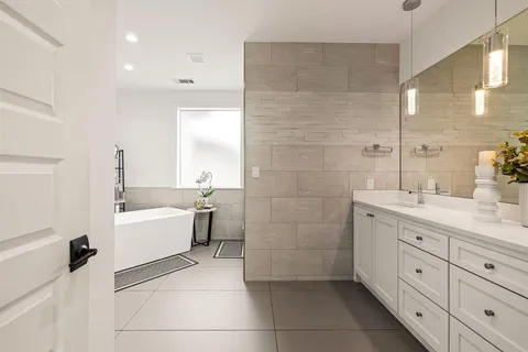 a front view of house with yard