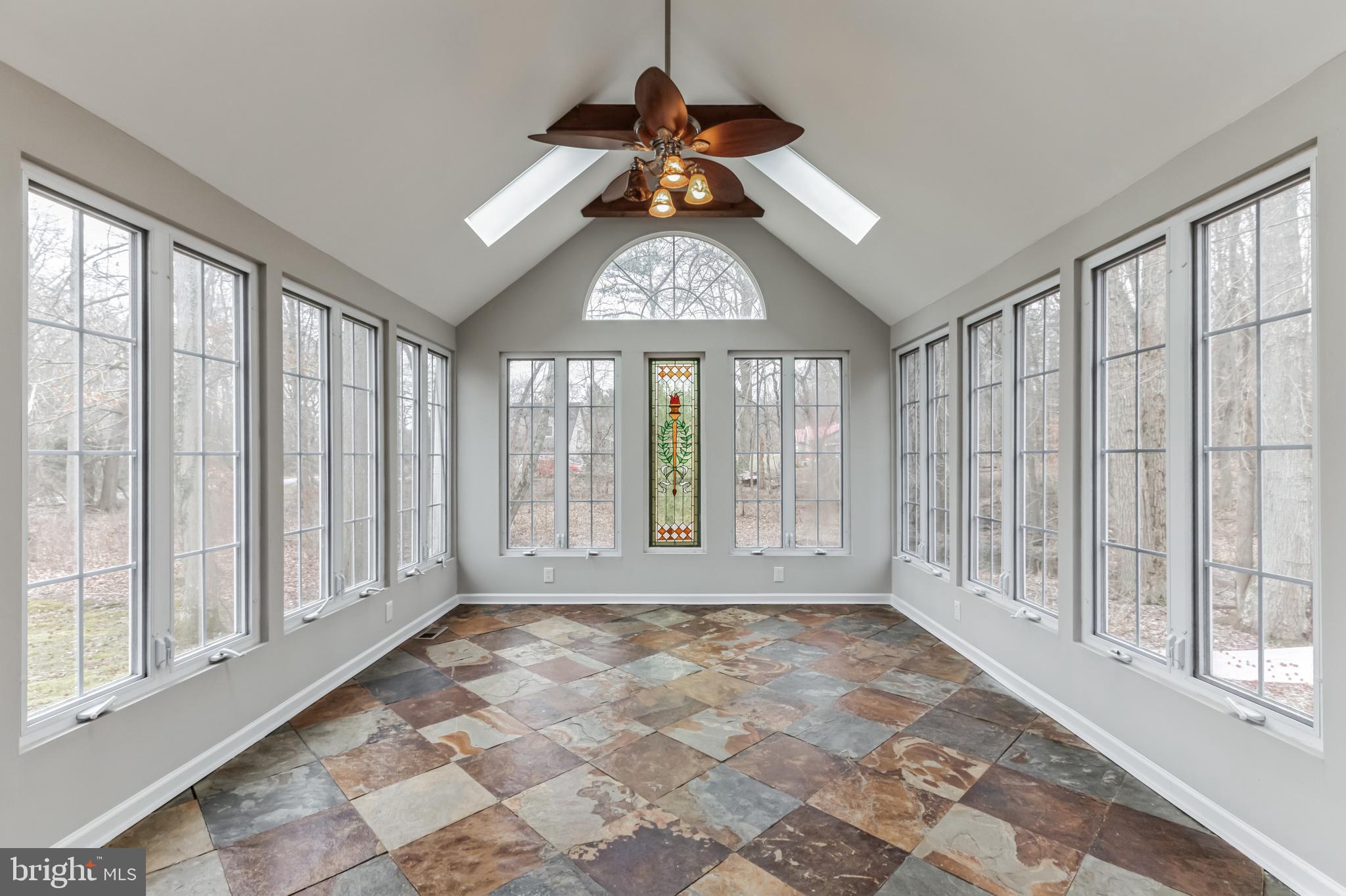 1857 Dixie Line Road Newark, DE 19702 - Photo 21 of 38 Sun room