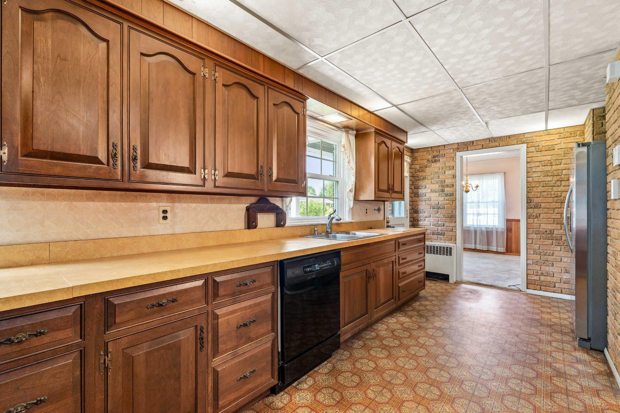 806 Long Bar Harbor Road Abingdon, MD 21009 - Photo 16 of 41 Warm, real wood kitchen cabinetry.