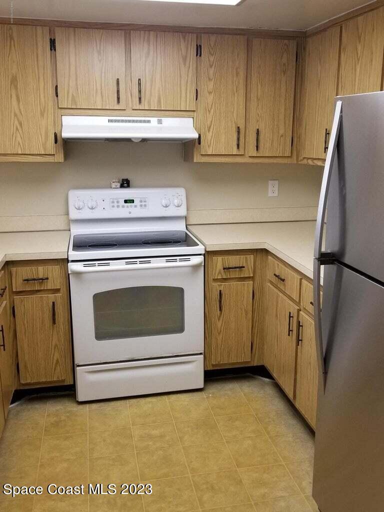 2939 Regency Drive Melbourne, FL 32935 - Photo 33 of 39 a kitchen with cabinets appliances and a sink