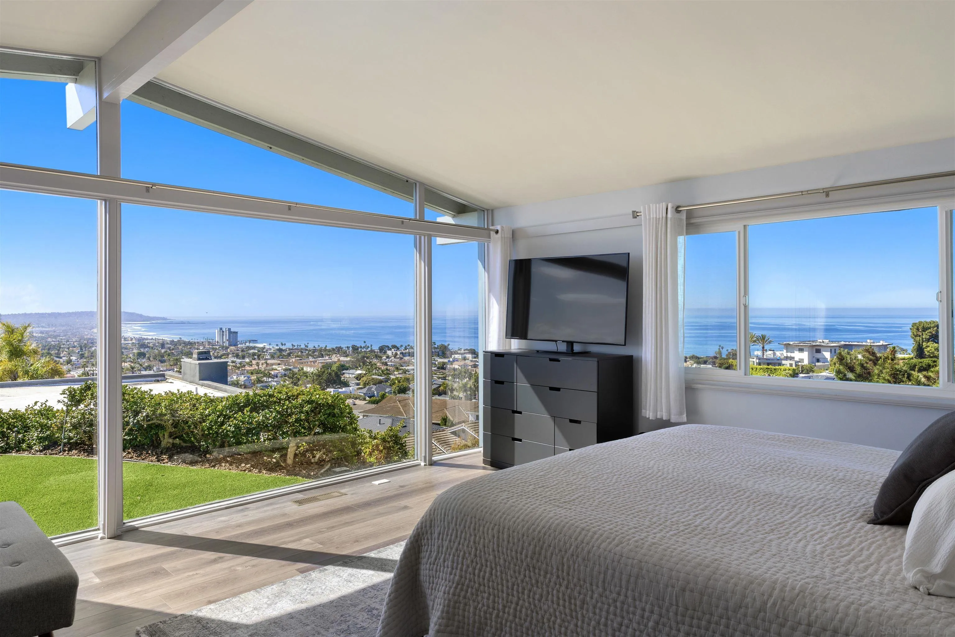 5502 Rutgers Road La Jolla, CA 92037 - Photo 14 of 28 a bedroom with a bed and a television