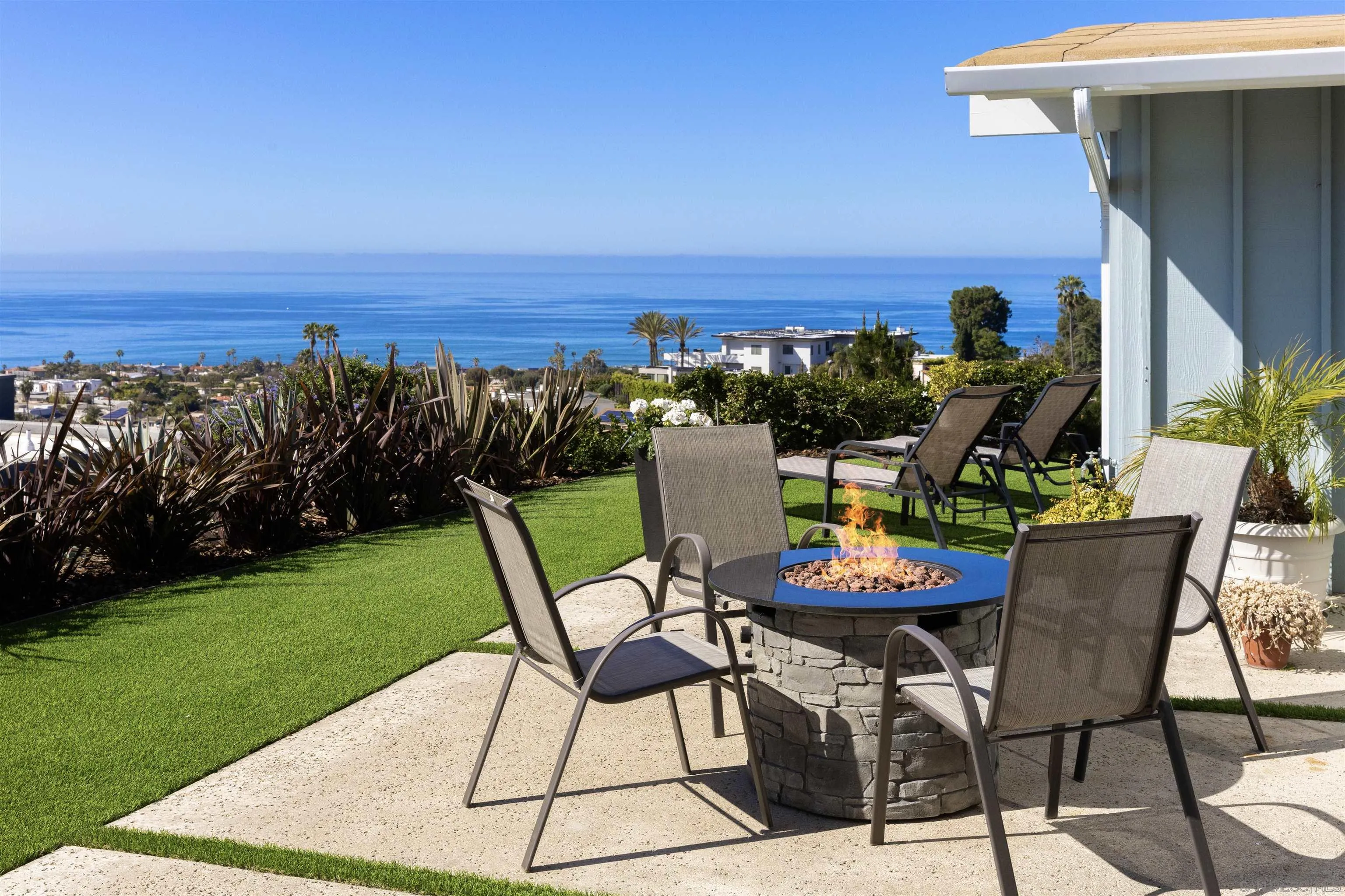 5502 Rutgers Road La Jolla, CA 92037 - Photo 17 of 28 a view of a chairs and table in patio
