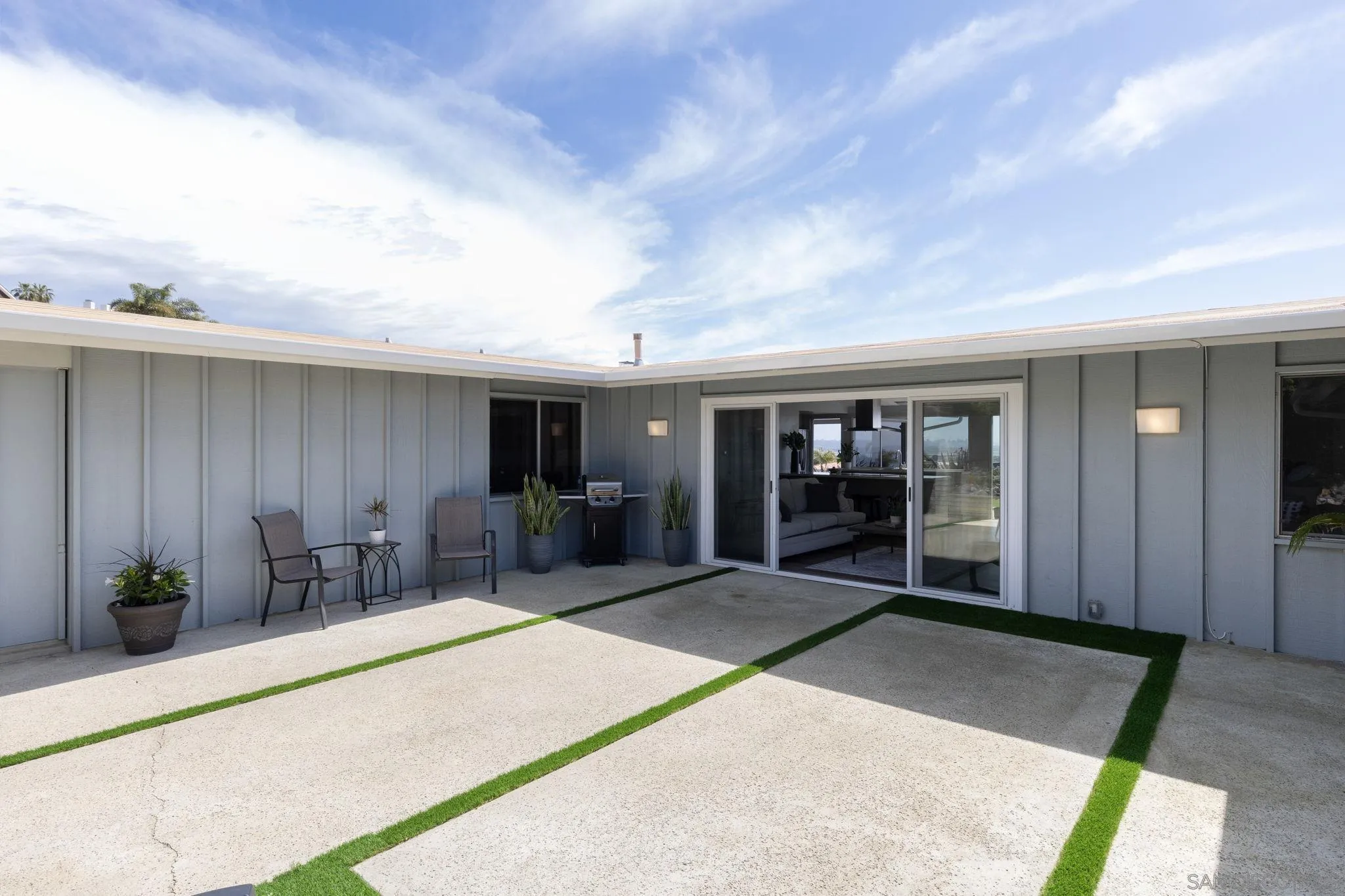 5502 Rutgers Road La Jolla, CA 92037 - Photo 23 of 28 a lobby with furniture and window