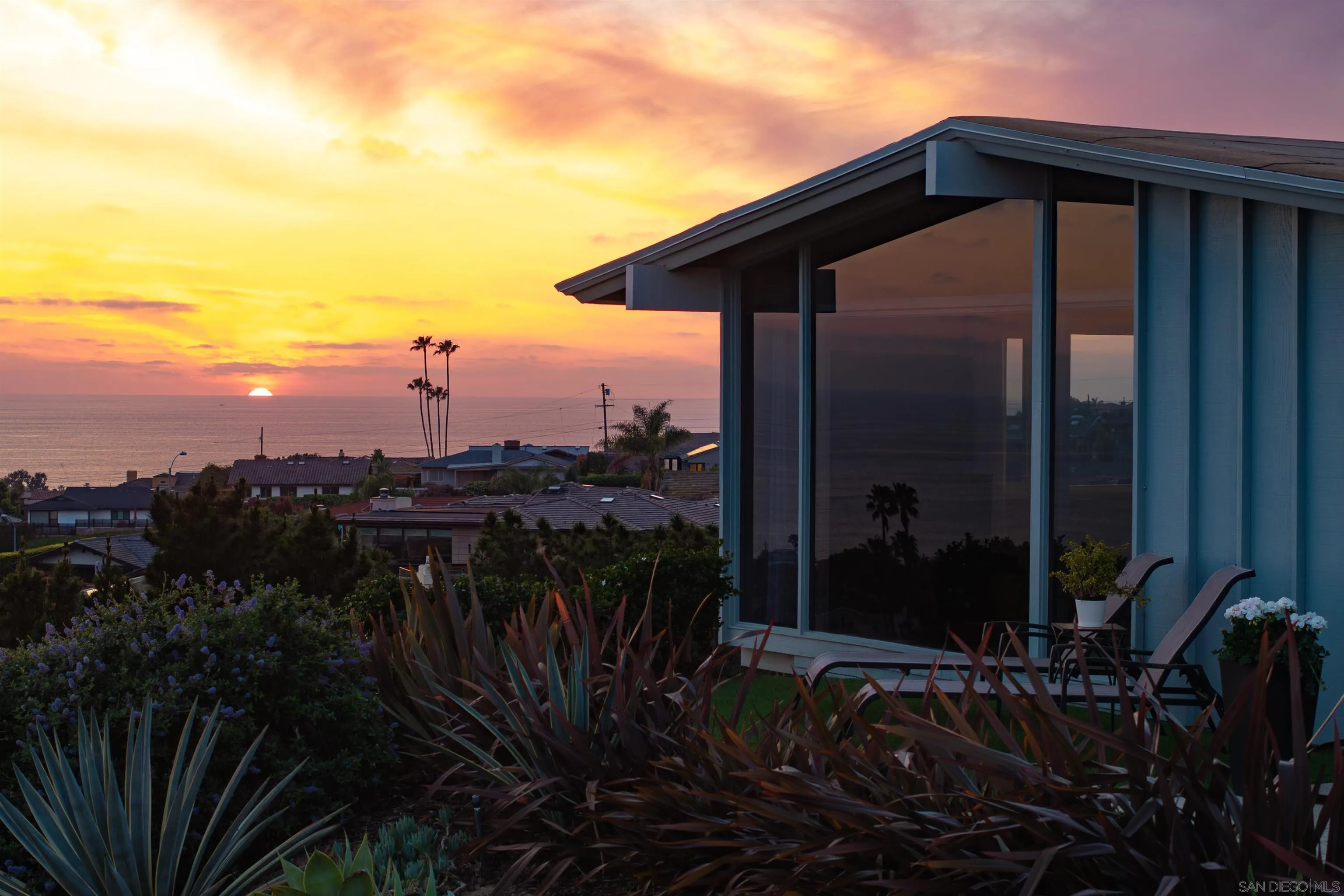 5502 Rutgers Road La Jolla, CA 92037 - Photo 27 of 28 a view of a terrace with a garden