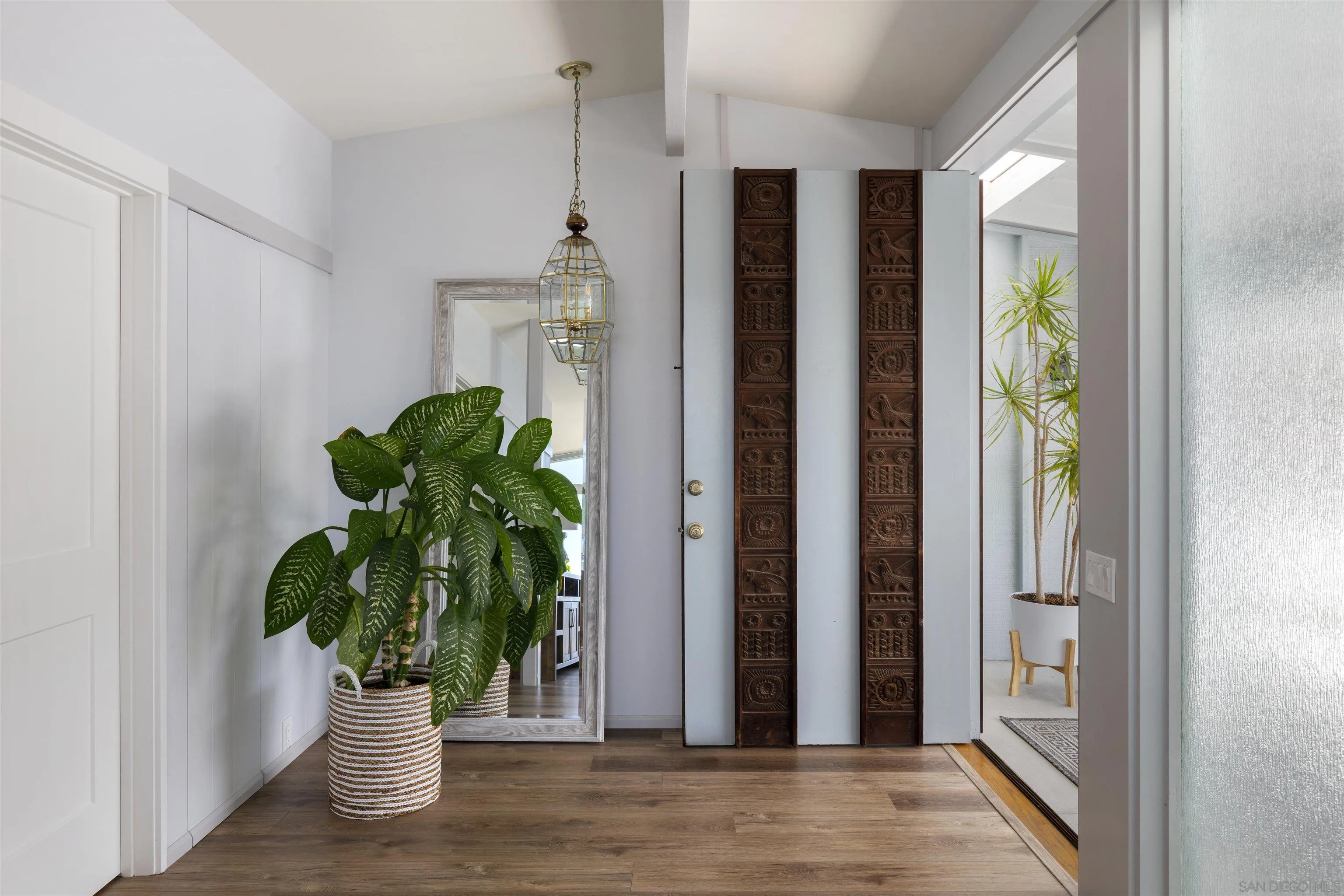 5502 Rutgers Road La Jolla, CA 92037 - Photo 5 of 28 a view of a hallway with wooden floor and a potted plant