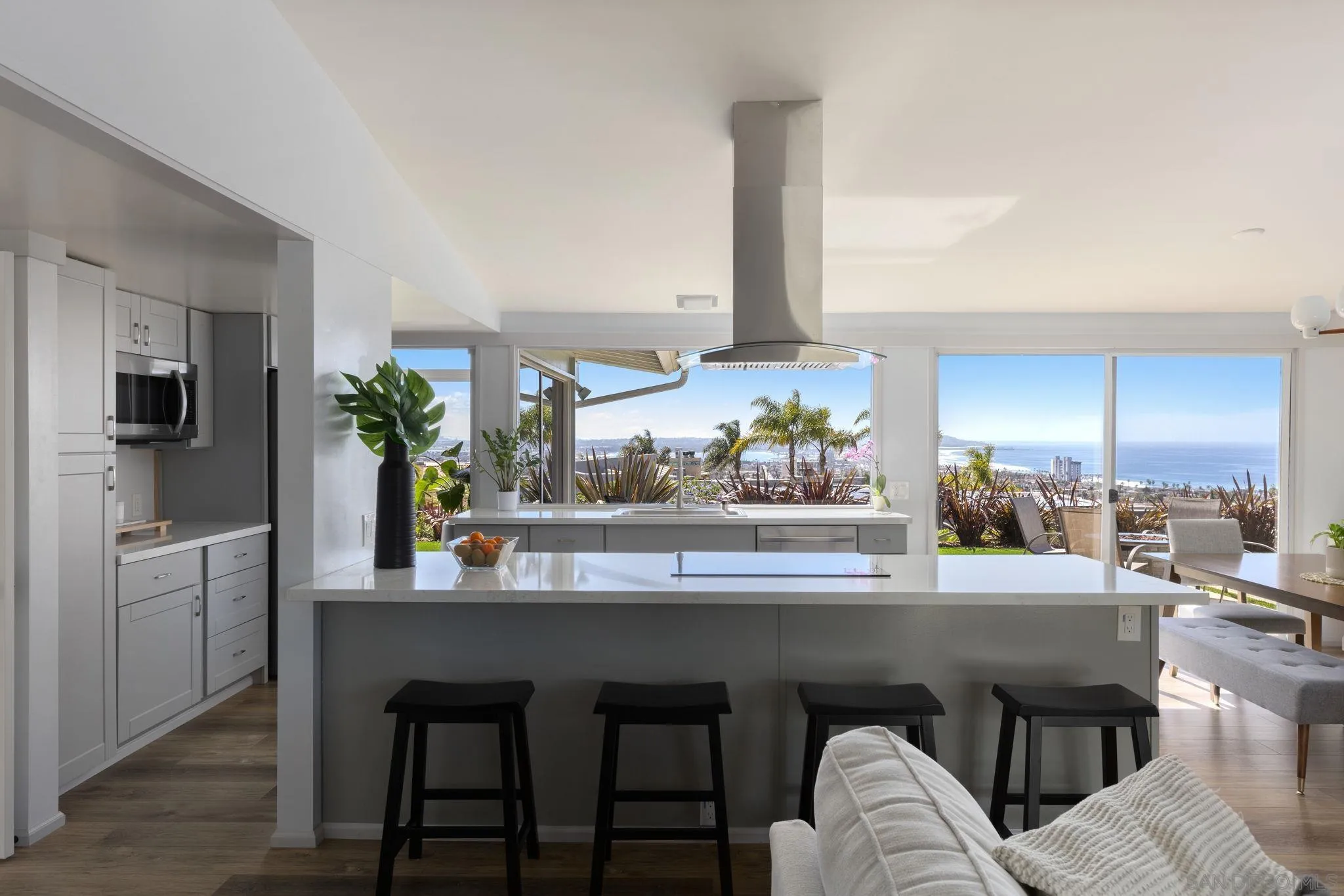 5502 Rutgers Road La Jolla, CA 92037 - Photo 7 of 28 a kitchen with a table and chairs in it