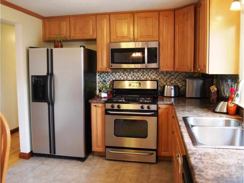 7 Wellesley Road Nashua, NH 03062 - Photo 6 of 31 Gallery Image 6