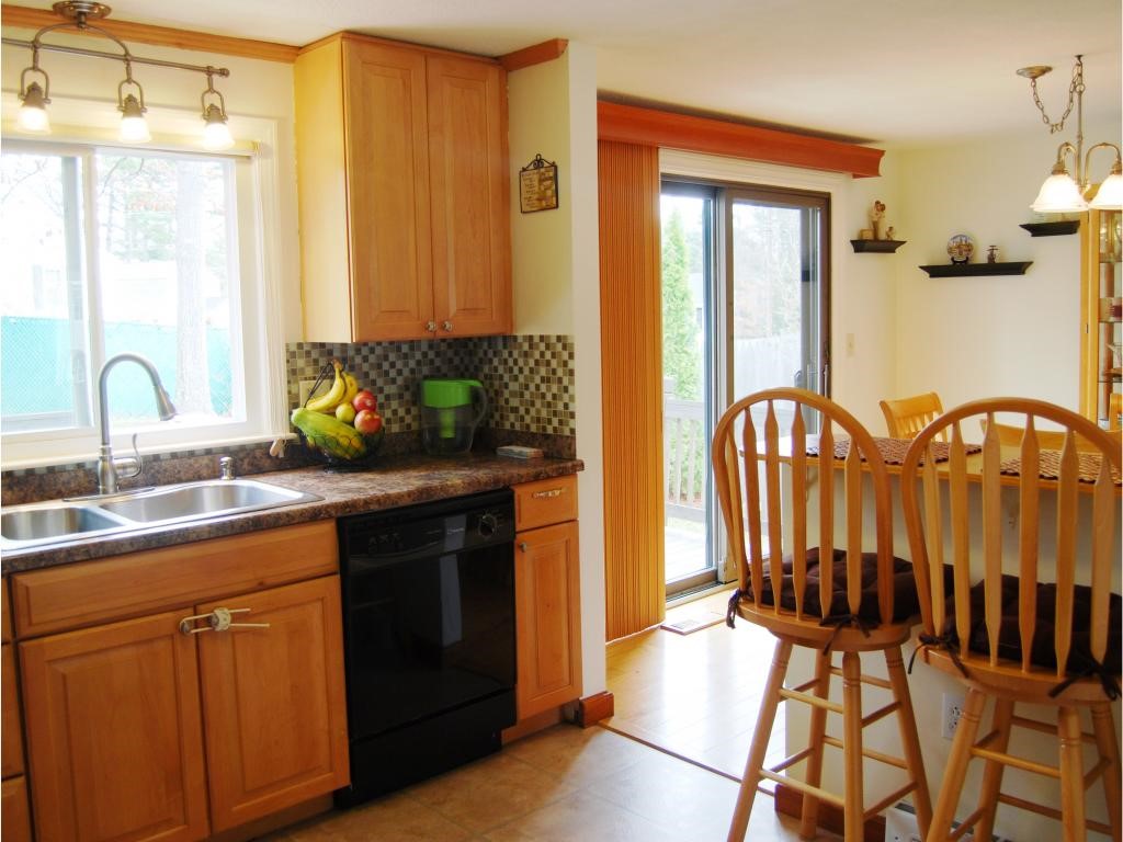 7 Wellesley Road Nashua, NH 03062 - Photo 7 of 31 Gallery Image 7