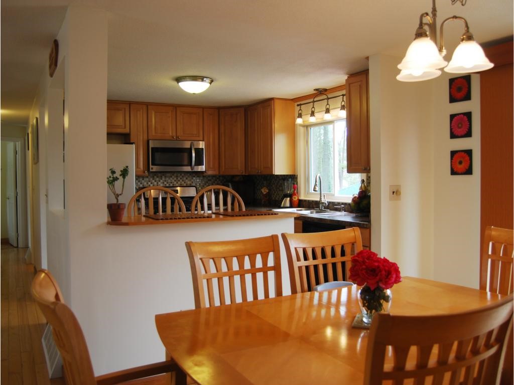 7 Wellesley Road Nashua, NH 03062 - Photo 8 of 31 Gallery Image 8