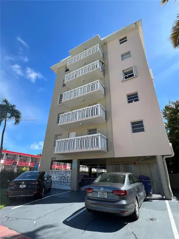 $299,900 | 1575 Euclid Avenue, Unit 505, Miami Beach, FL 33139