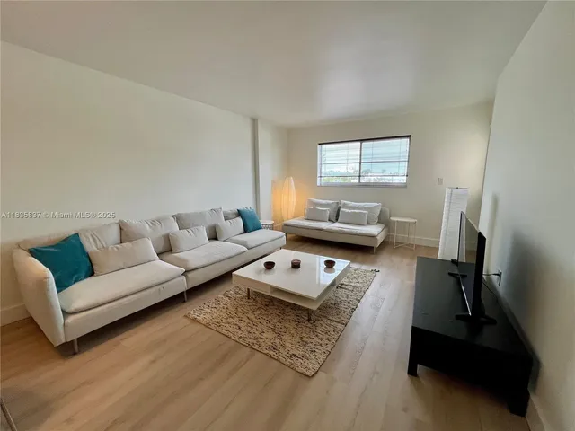 $299,900 | 1575 Euclid Avenue, Unit 505, Miami Beach, FL 33139