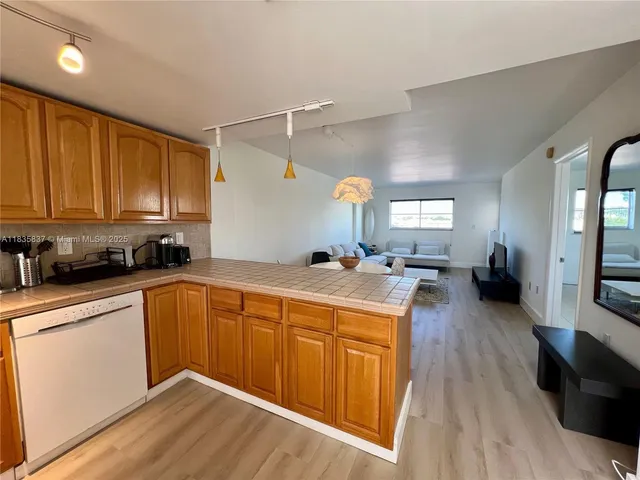 $299,900 | 1575 Euclid Avenue, Unit 505, Miami Beach, FL 33139