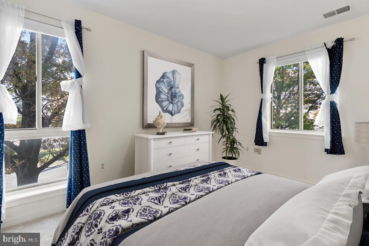 403 South Sharp Street, Unit R 2 Baltimore, MD 21201 - Photo 9 of 15 a bedroom with a bed and a window