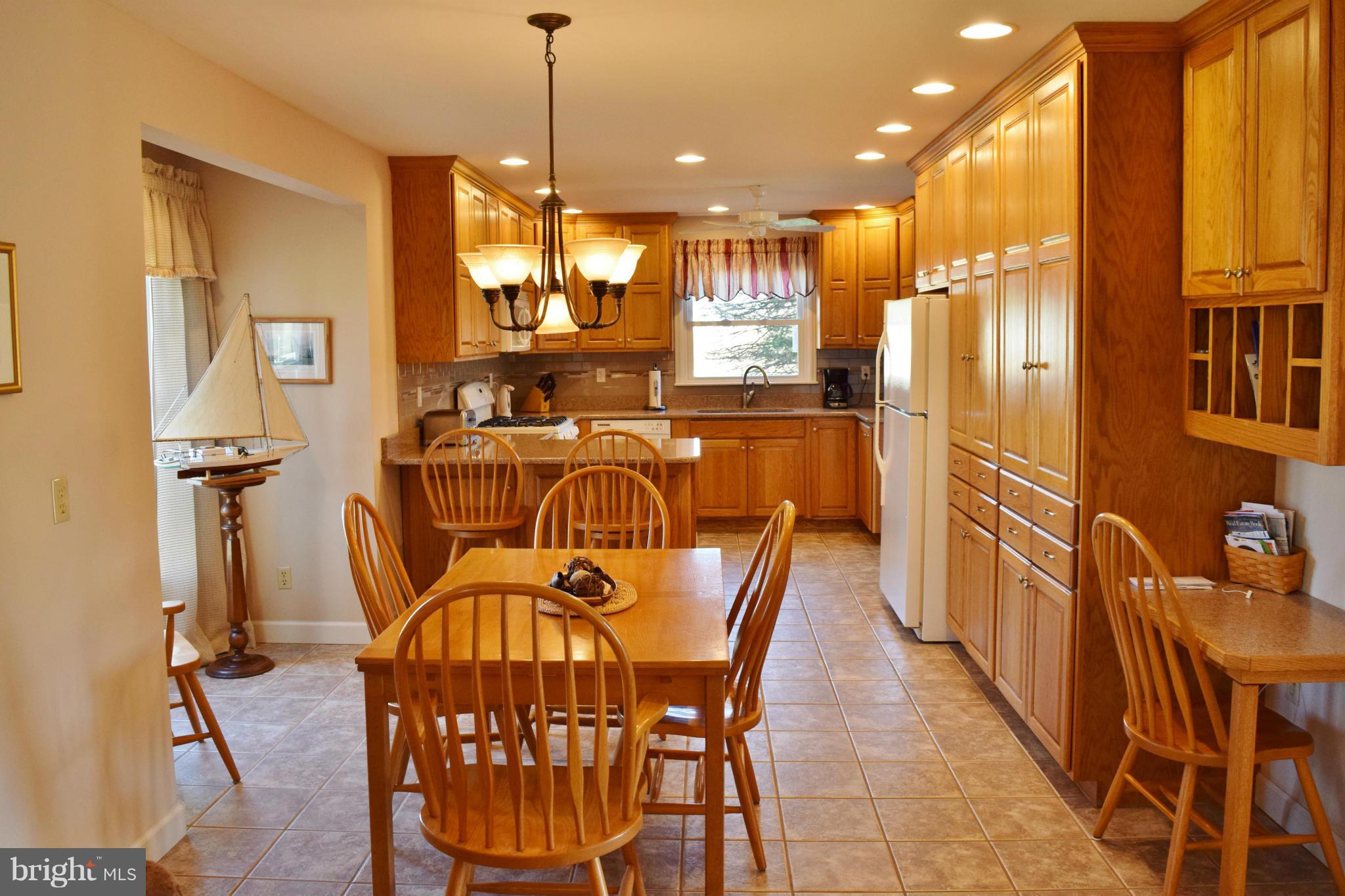 5428 Whitehall Road Cambridge, MD 21613 - Photo 4 of 28 Dining Room/Kitchen Combo
