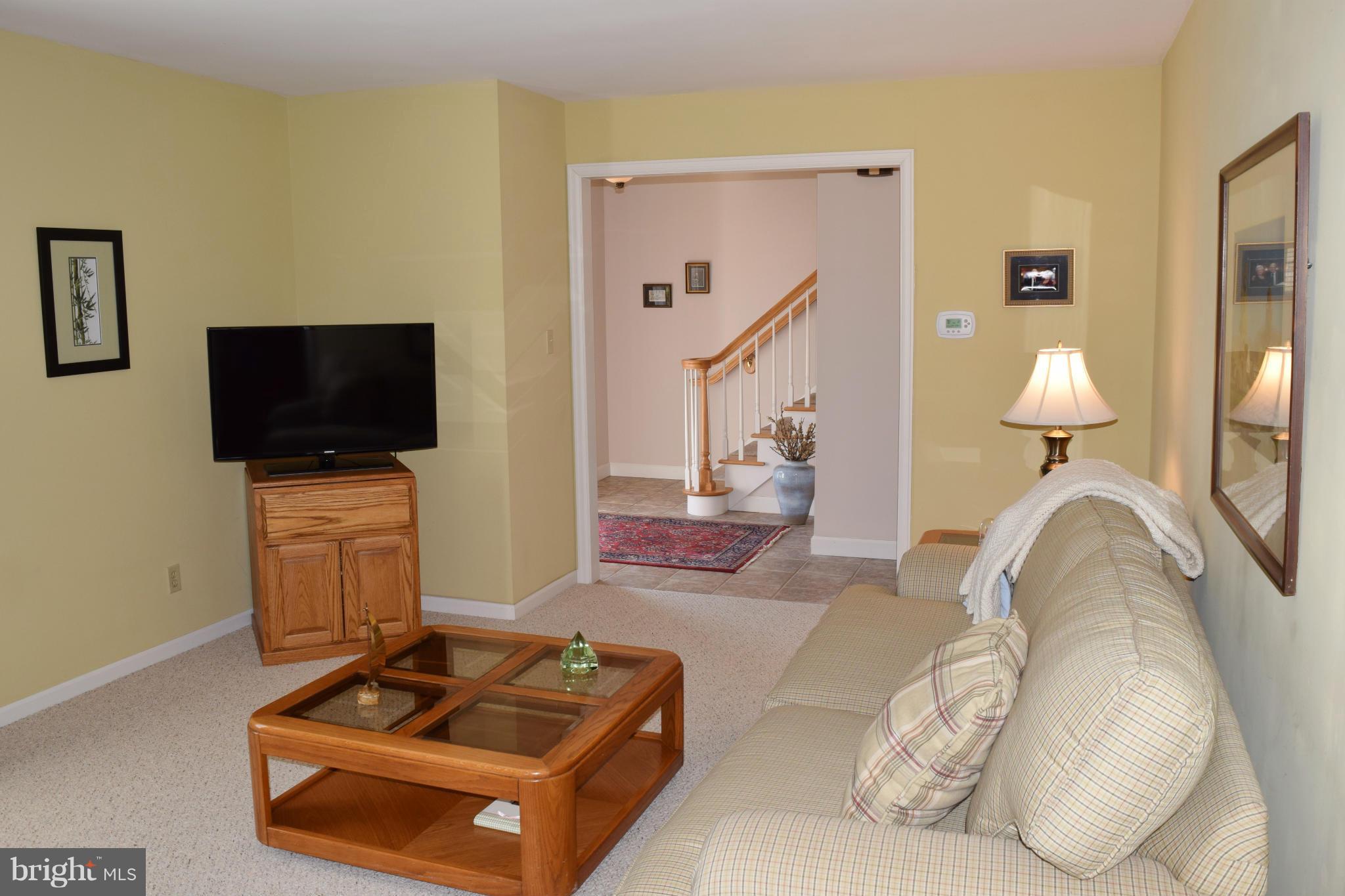 5428 Whitehall Road Cambridge, MD 21613 - Photo 7 of 28 Living Room