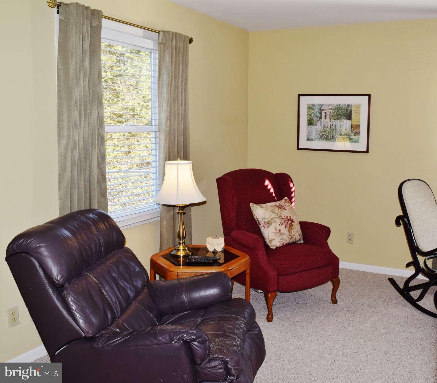 5428 Whitehall Road Cambridge, MD 21613 - Photo 9 of 28 Living Room
