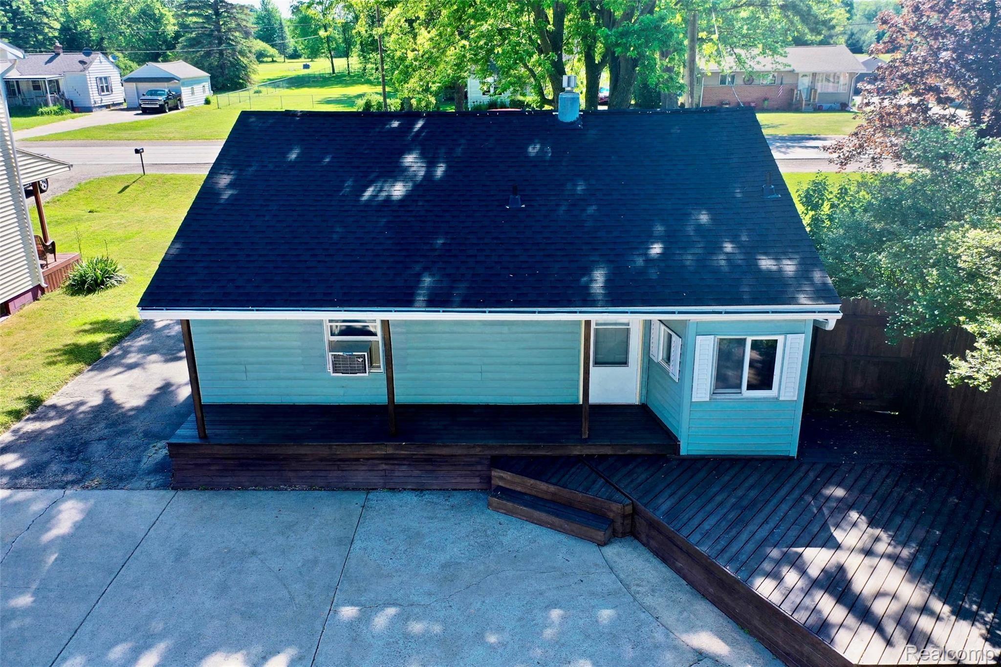 1484 Belsay Road Burton, MI 48509 - Photo 30 of 44 45F0022B-050B-4D7D-8B48-BA46F1D5CD75_1_201_a.jpeg