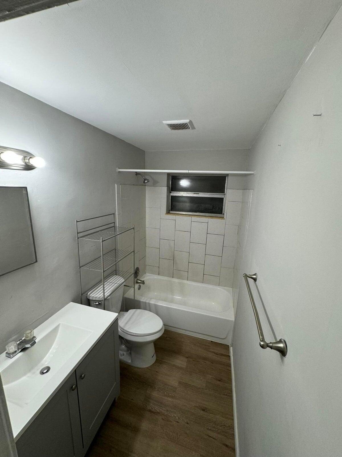 907 8th Street, Unit 1 West Palm Beach, FL 33401 - Photo 1 of 6 907 bath