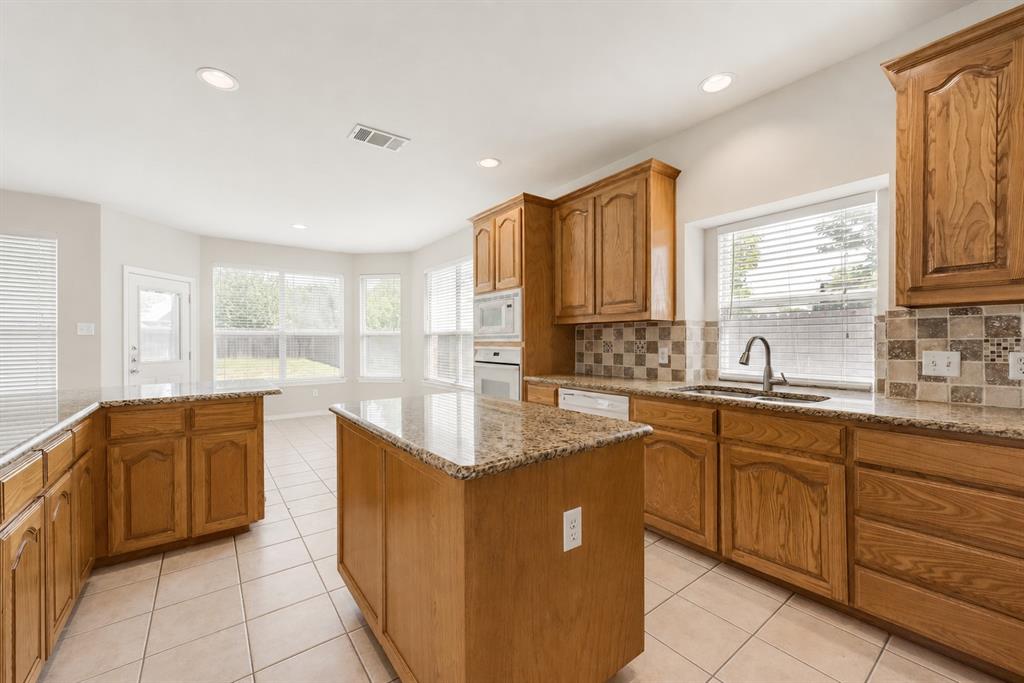 8632 Trace Ridge Parkway Fort Worth, TX 76244 - Photo 7 of 28