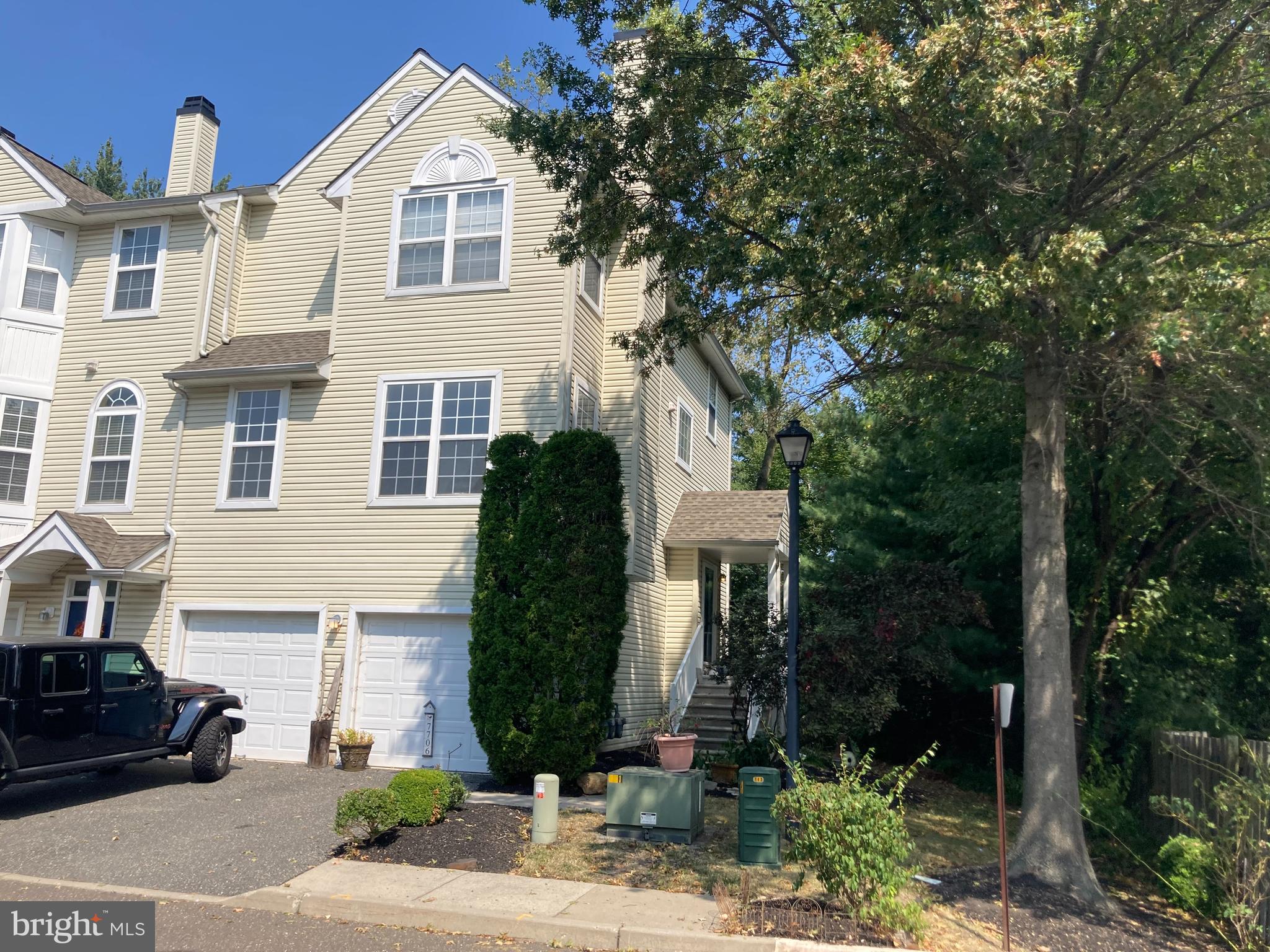 2 car attached garage 19'10''x20'3'' w/ entrance