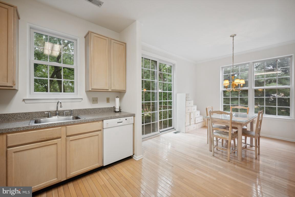 7706 Juniper Lane Palmyra, NJ 08065 - Photo 12 of 24 Relaxing Kitchen Breathtaking Views