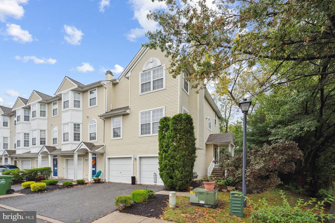 7706 Juniper Lane Palmyra, NJ 08065 - Photo 3 of 24 Private end town home w fenced side yard