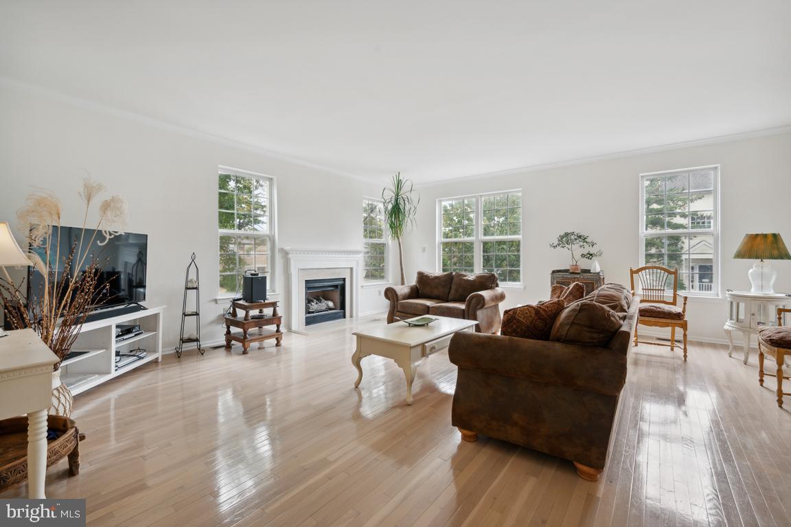 7706 Juniper Lane Palmyra, NJ 08065 - Photo 6 of 24 Great Room 20'0''x20'3'' w/ fire place