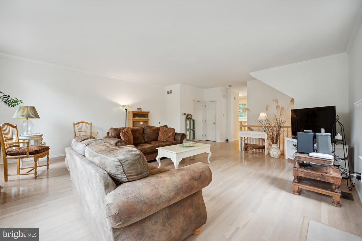 7706 Juniper Lane Palmyra, NJ 08065 - Photo 8 of 24 Great Room high ceilings lots of space