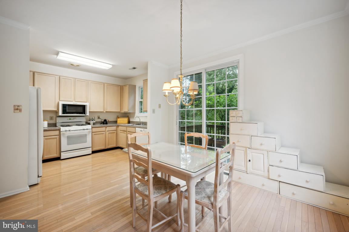 7706 Juniper Lane Palmyra, NJ 08065 - Photo 10 of 24 Spacious Kitchen w/
Bosh, KitchenAid, Whirlpool
