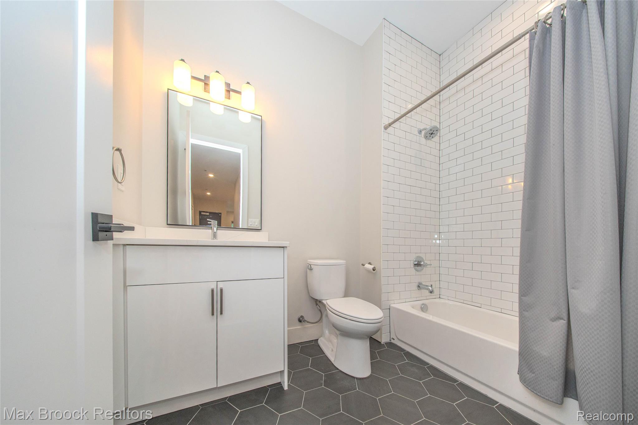 4530 Commonwealth Street, Unit 1 Detroit, MI 48208 - Photo 33 of 66 v511624_42.jpg