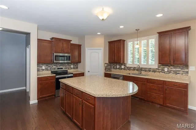 $624,900 | 848 Evergreen Forest Drive, St. Peters, MO 63376