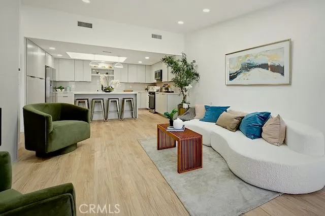 $724,500 | 1462 Merion Way, Unit M2 30K, Seal Beach, CA 90740