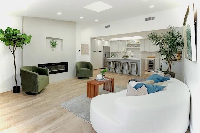 $724,500 | 1462 Merion Way, Unit M2 30K, Seal Beach, CA 90740