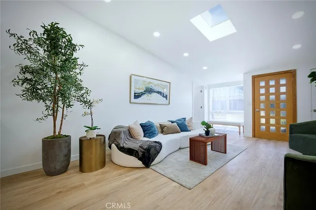 $724,500 | 1462 Merion Way, Unit M2 30K, Seal Beach, CA 90740