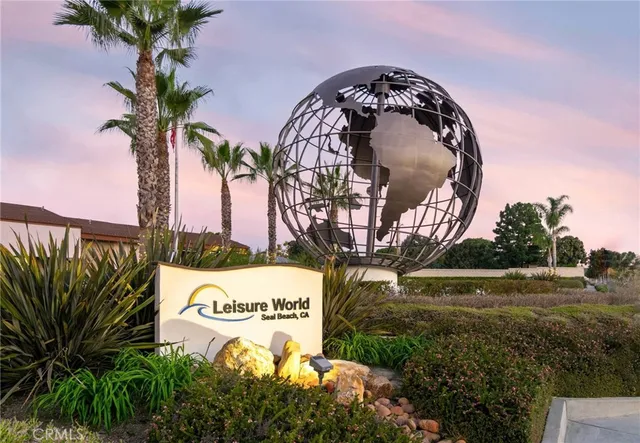 $724,500 | 1462 Merion Way, Unit M2 30K, Seal Beach, CA 90740