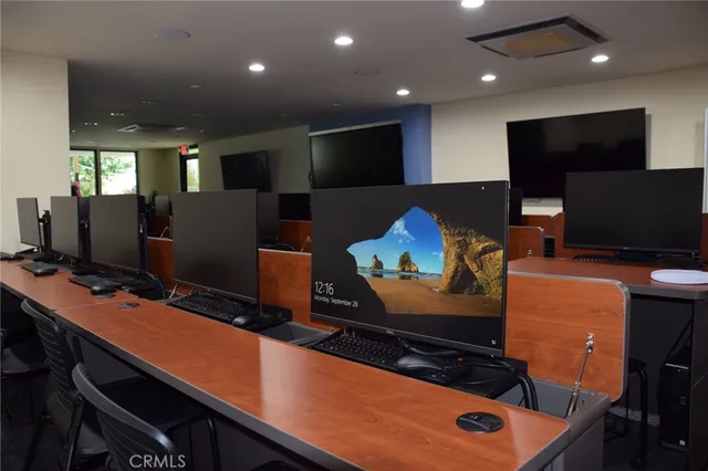 $724,500 | 1462 Merion Way, Unit M2 30K, Seal Beach, CA 90740